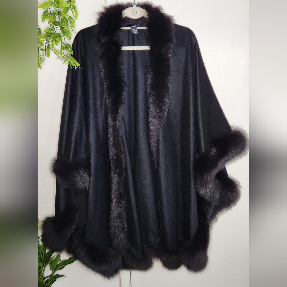 🖤 Elegant Cashmere Cape w/ Fox Fur Trim Sofia Cashmere One Size✨️